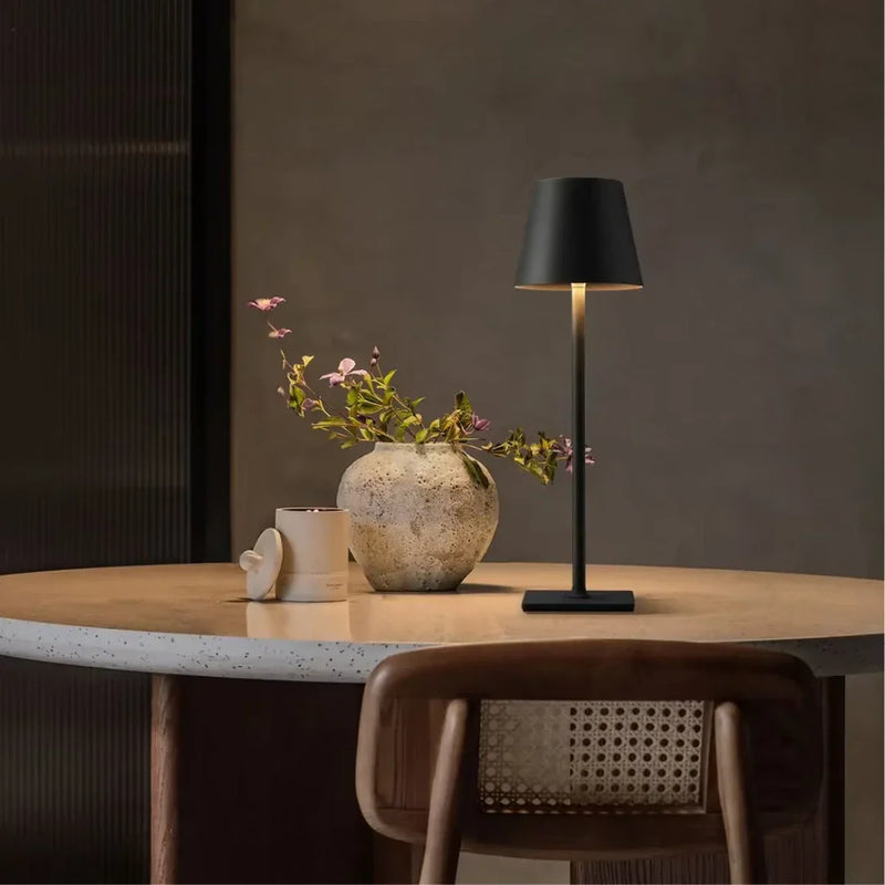 Luminária Florença Sem Fio com Acendimento ao Toque.