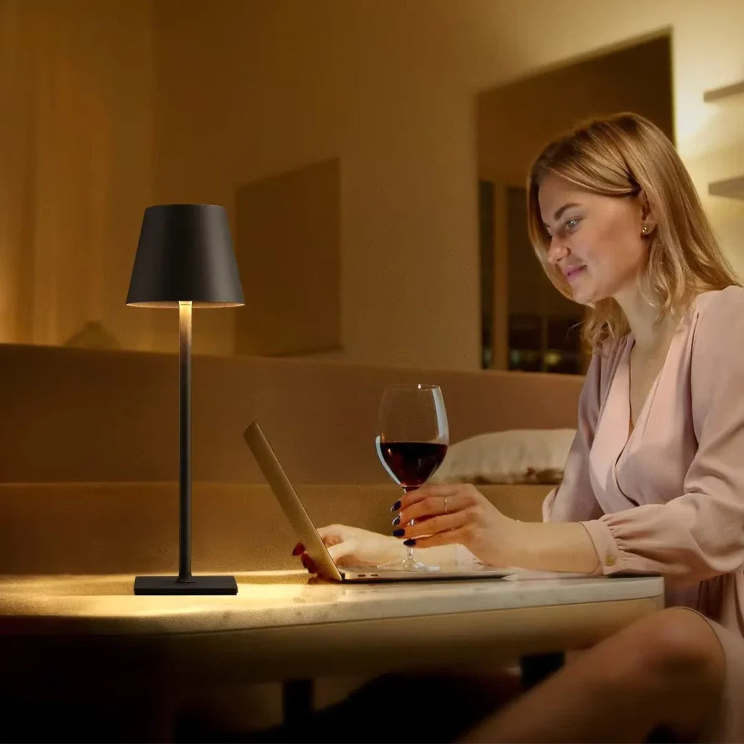 Luminária Florença Sem Fio com Acendimento ao Toque.