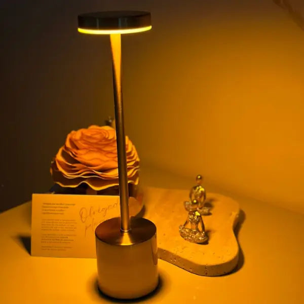 Luminária de Led Mendoza com Acendimento ao toque.