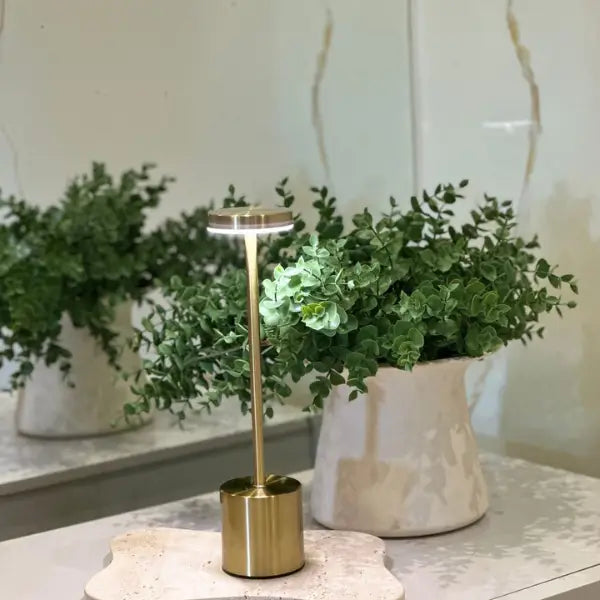 Luminária de Led Mendoza com Acendimento ao toque.