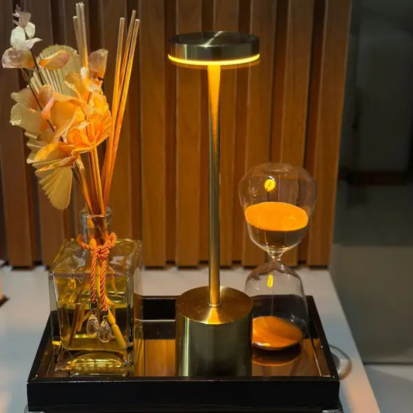 Luminária de Led Mendoza com Acendimento ao toque.